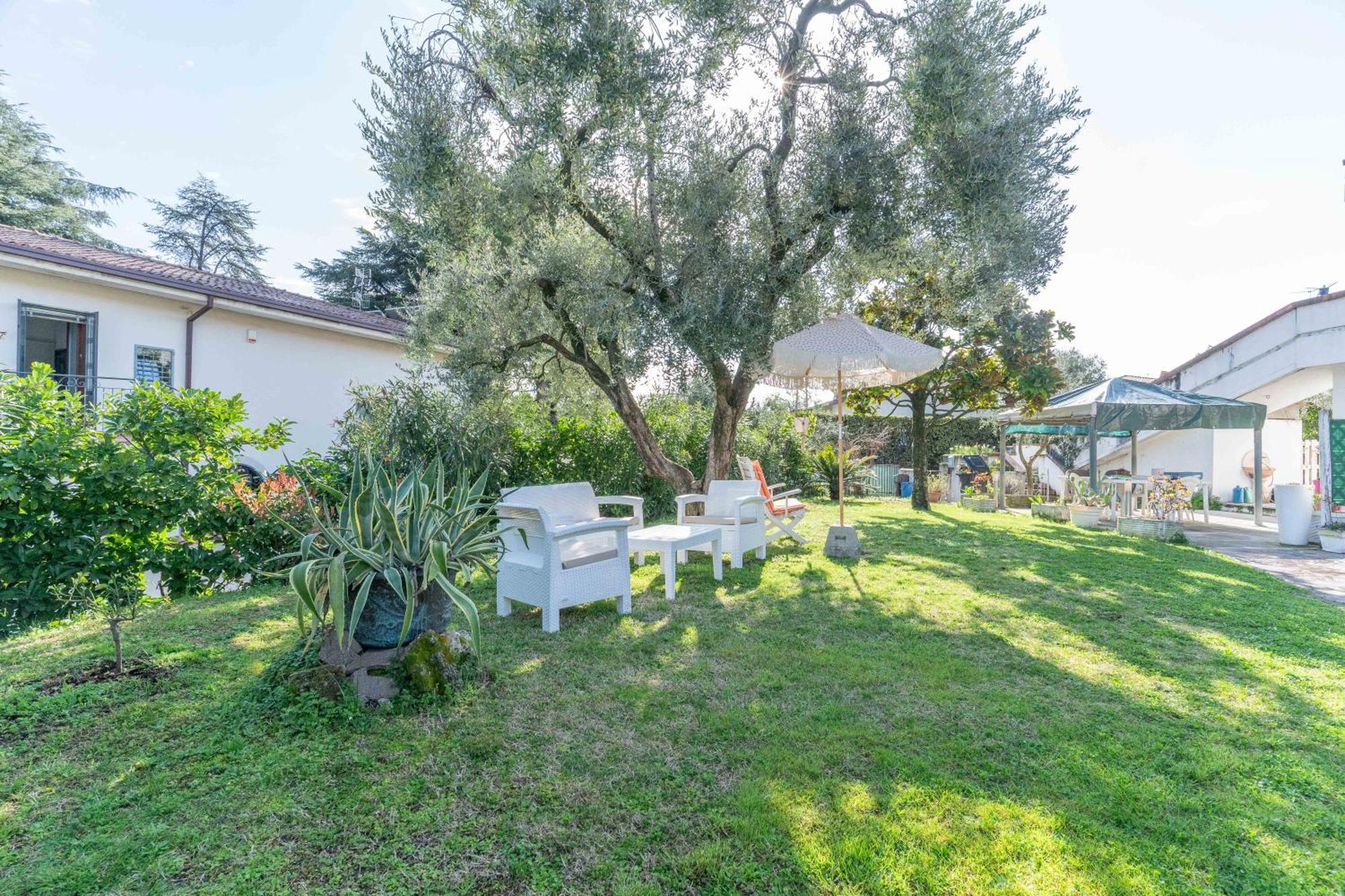 Ampia Dimora A Salo Con Parcheggio E Giardino Apartment Luaran gambar