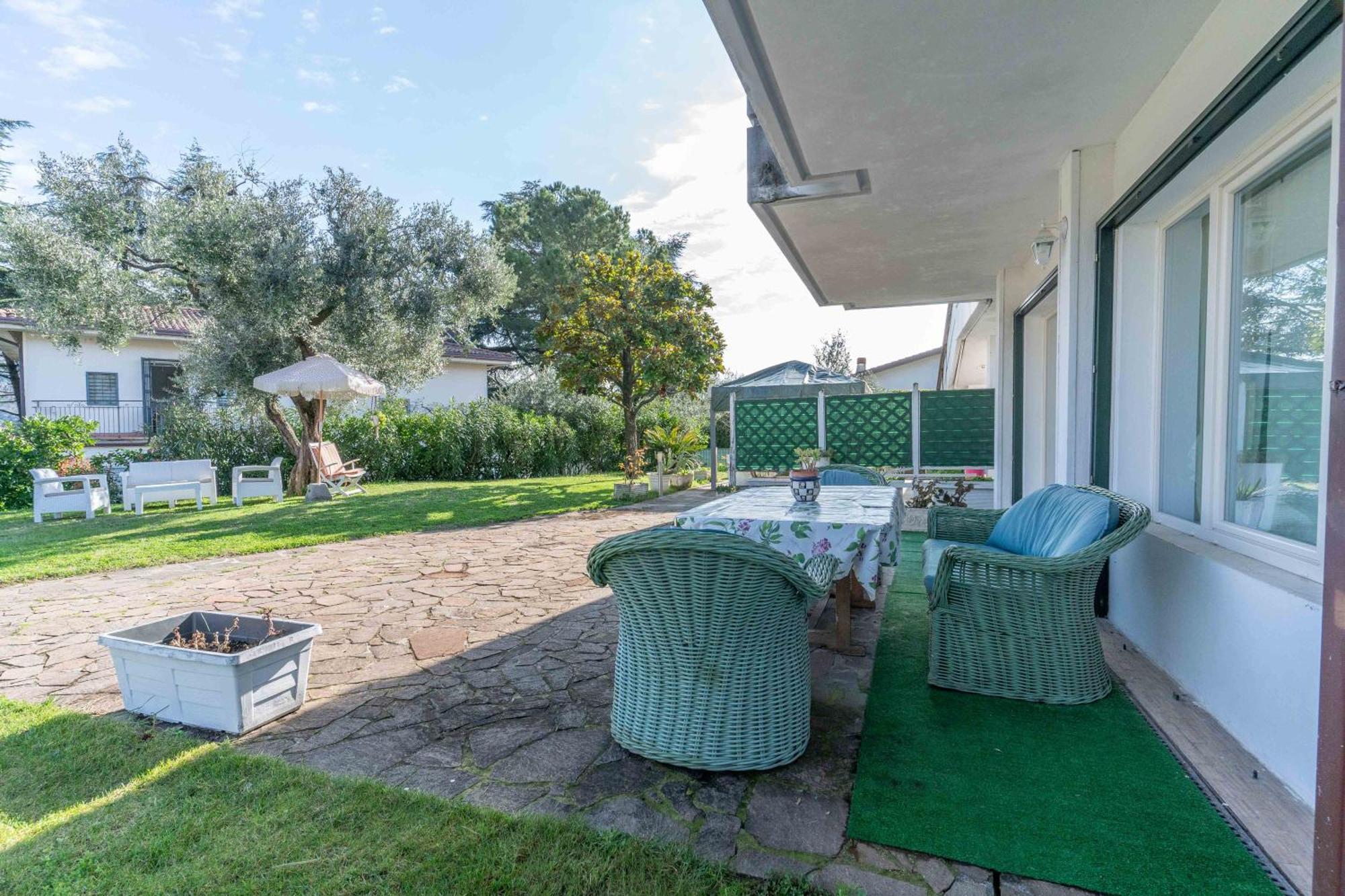 Ampia Dimora A Salo Con Parcheggio E Giardino Apartment Luaran gambar
