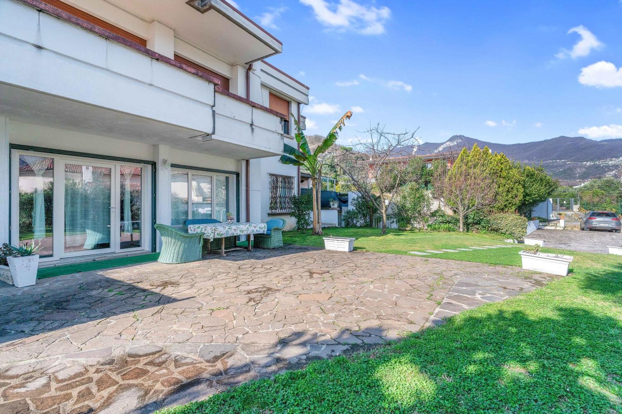 Ampia Dimora A Salo Con Parcheggio E Giardino Apartment Luaran gambar